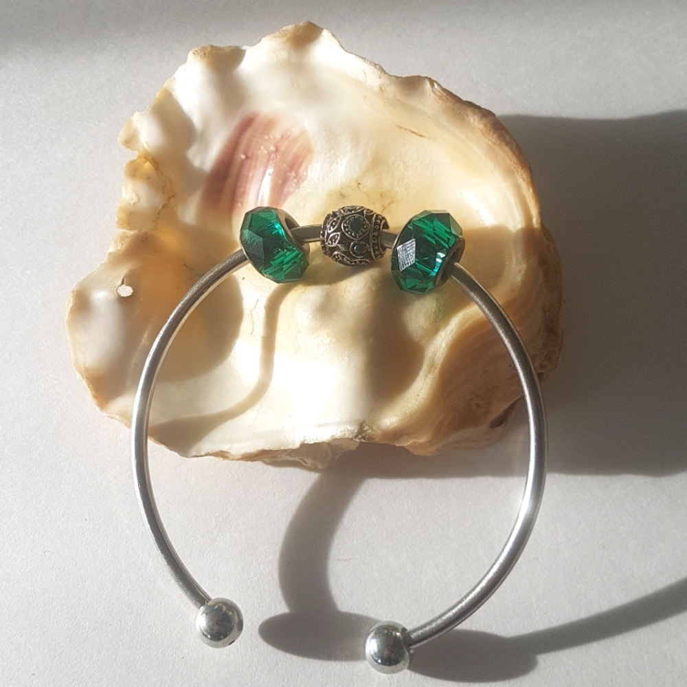 💚 "Emerald Love" Bangle Bracelet